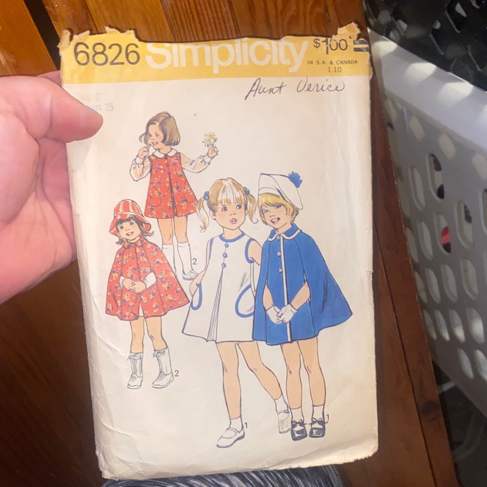 Simplicity Kids' Cape Pattern in Red and Blue
